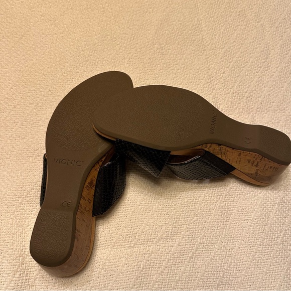 Vionic women’s open toe wedge sandal / dress shoe size 10 - Picture 7 of 10